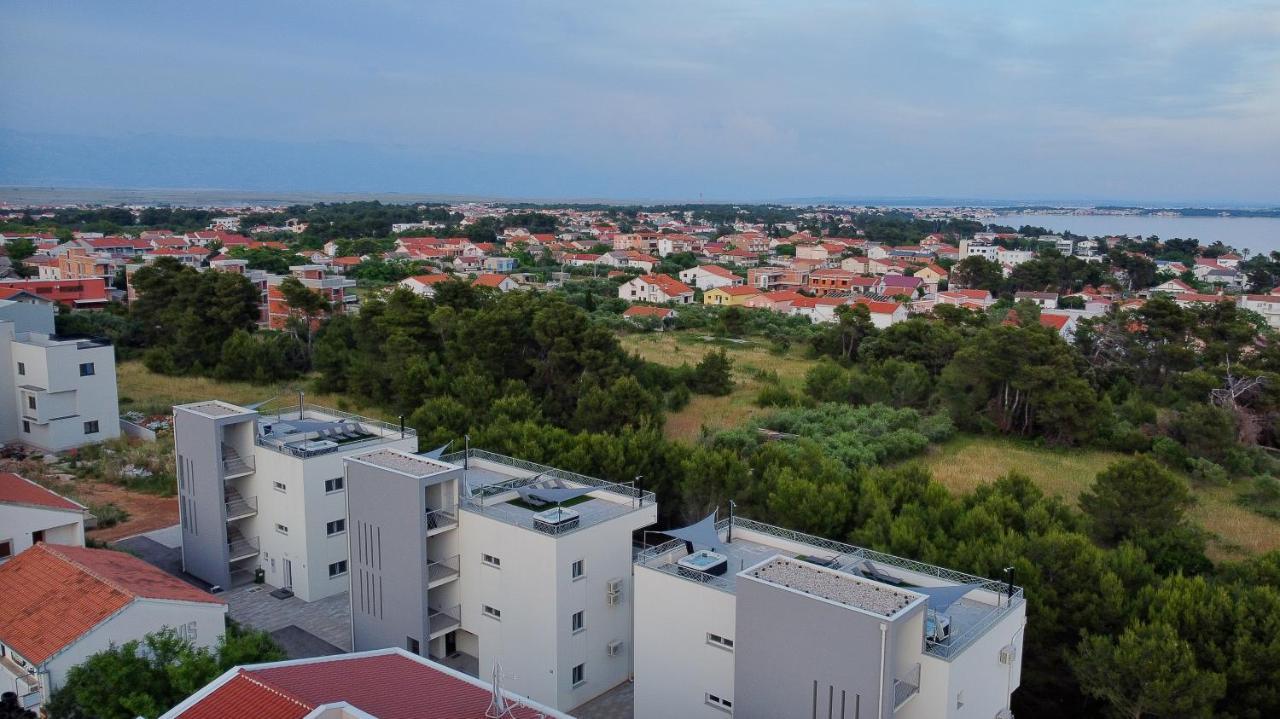 Number One Apartments Vir Bagian luar foto
