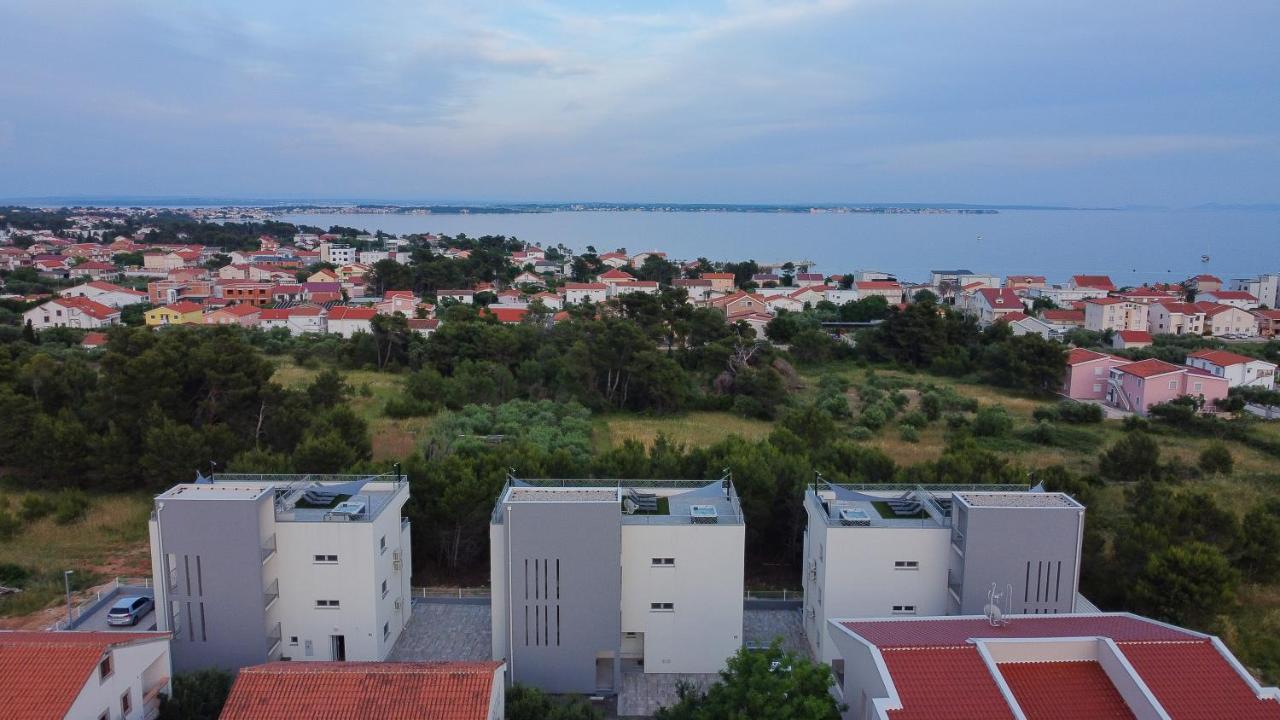 Number One Apartments Vir Bagian luar foto