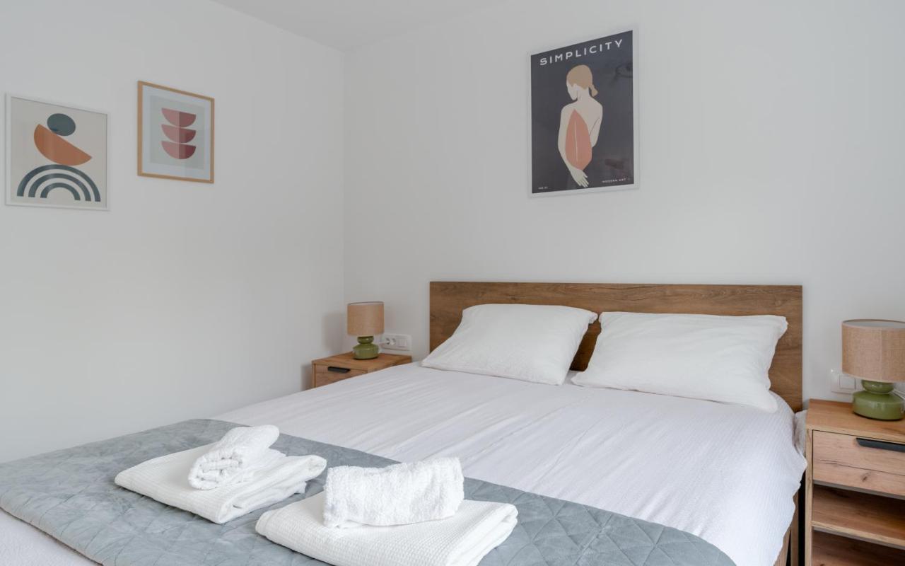 Number One Apartments Vir Bagian luar foto