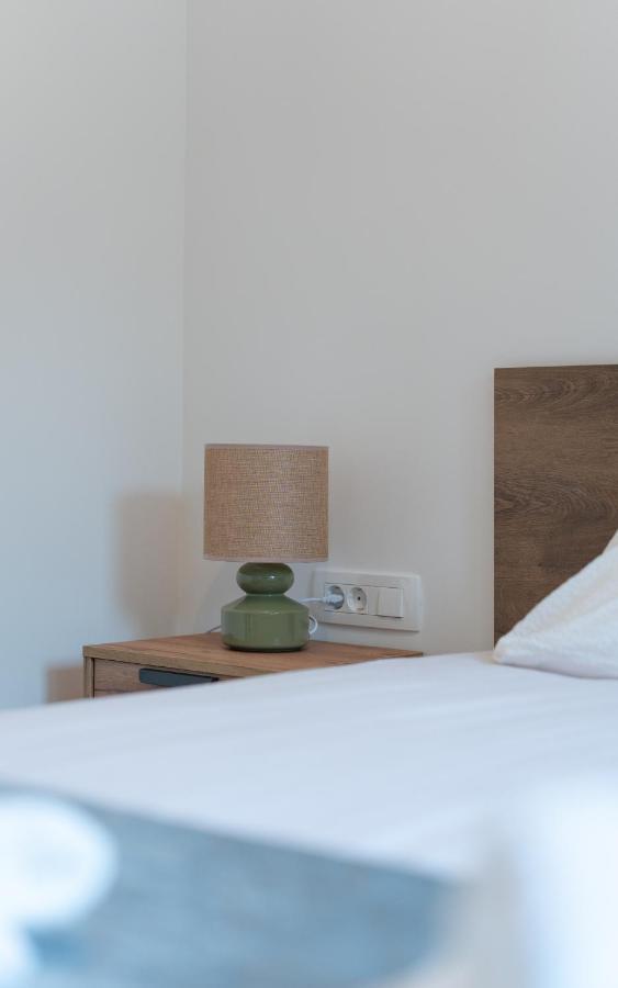 Number One Apartments Vir Bagian luar foto